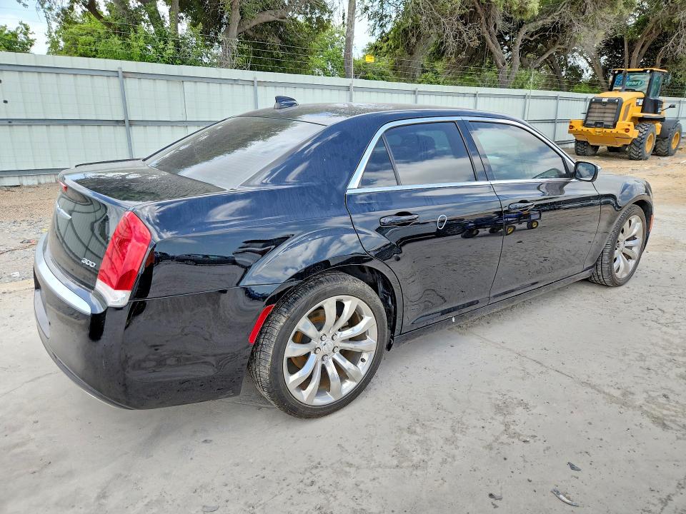 Photo 3 from auction – 2021 CHRYSLER 300 with VIN 2C3CCAAG8MH609316