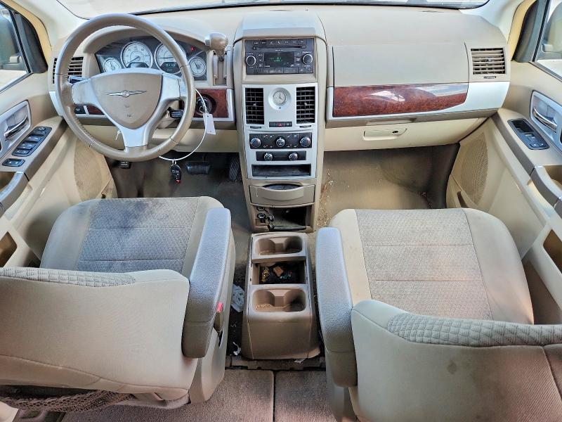Photo 8 from auction – 2010 CHRYSLER TOWN & COUNTRY with VIN 2A4RR5D19AR415784