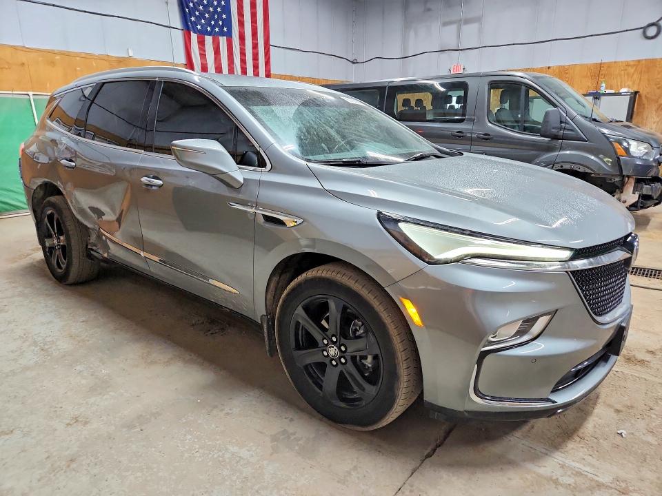 Photo 4 from auction – 2023 BUICK ENCLAVE with VIN 5GAEVAKW9PJ170491
