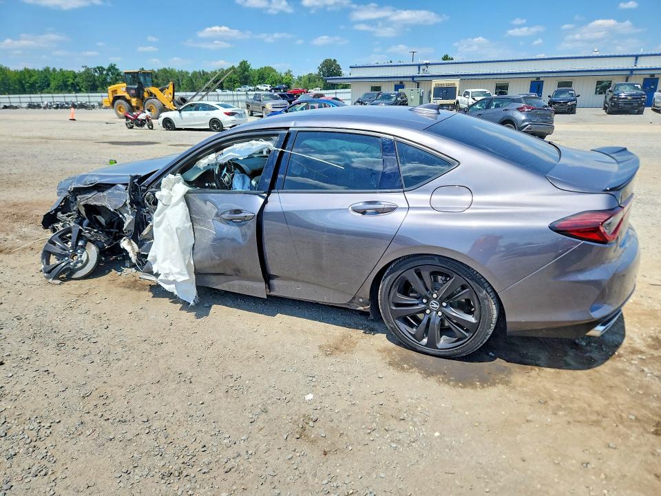 Снимка 2 от търг – 2021 ACURA TLX с VIN 19UUB5F56MA013011
