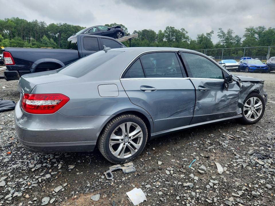 Снимка 3 от търг – 2011 MERCEDES-BENZ E с VIN WDDHF8HB3BA486909