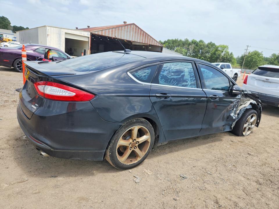 Photo 3 from auction – 2016 FORD FUSION with VIN 3FA6P0HD5GR320136