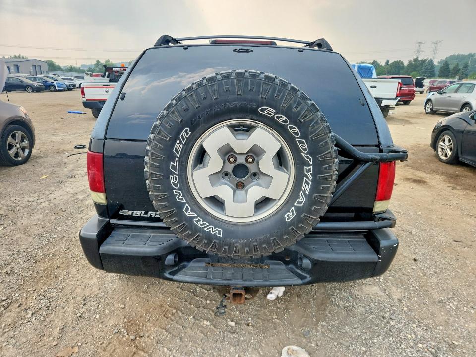 Photo 6 from auction – 2002 CHEVROLET BLAZER with VIN 1GNCT18W02K194224