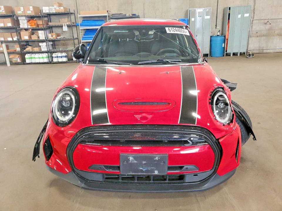 Фото 5 с аукциона – 2023 MINI COOPER с VIN WMW13DJ0XP2T82180