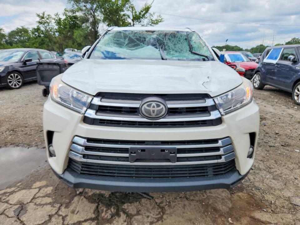 Photo 5 from auction – 2017 TOYOTA HIGHLANDER with VIN 5TDDZRFH1HS433151