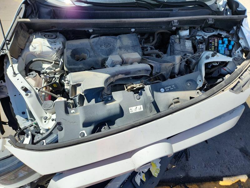 Photo 12 from auction – 2022 TOYOTA RAV4 with VIN 2T3F1RFV8NW270725
