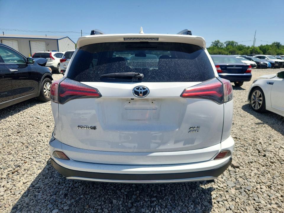 Photo 6 from auction – 2018 TOYOTA RAV4 with VIN JTMRFREV9JJ204287
