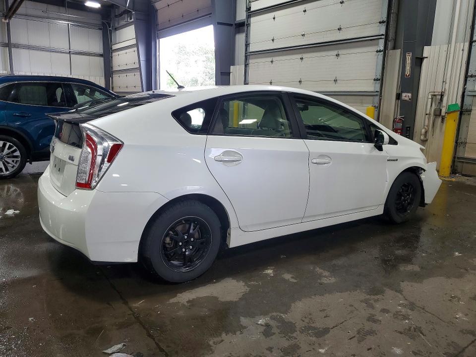 Photo 3 from auction – 2014 TOYOTA PRIUS with VIN JTDKN3DUXE1756140