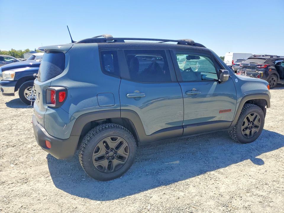 Photo 3 from auction – 2018 JEEP RENEGADE with VIN ZACCJBCB7JPJ04626