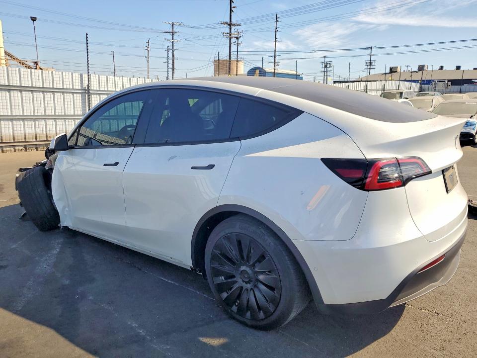 Фото 2 с аукциона – 2022 TESLA MODEL Y с VIN 7SAYGDEE9NF557902
