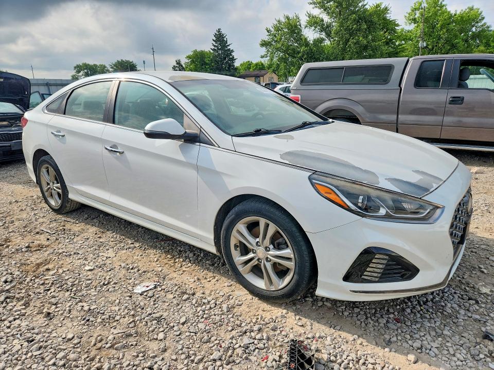 Photo 4 from auction – 2018 HYUNDAI SONATA with VIN 5NPE34AF6JH728112