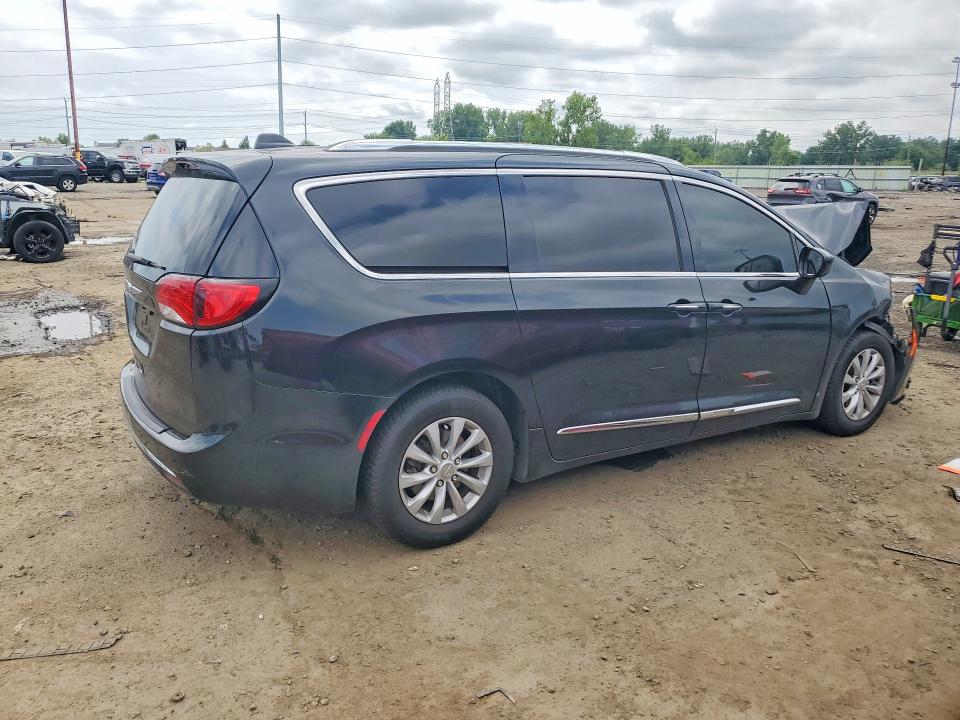 Photo 3 from auction – 2019 CHRYSLER PACIFICA with VIN 2C4RC1BG5KR526180