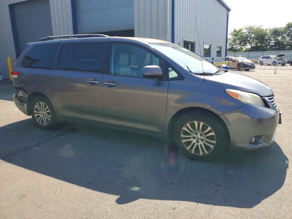Photo 4 from auction – 2014 TOYOTA SIENNA with VIN 5TDYK3DC7ES472199