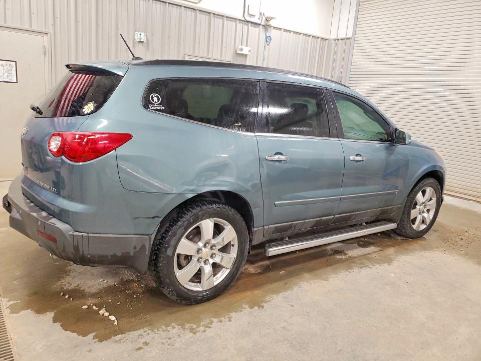 Photo 3 from auction – 2009 CHEVROLET TRAVERSE with VIN 1GNEV33D09S113303