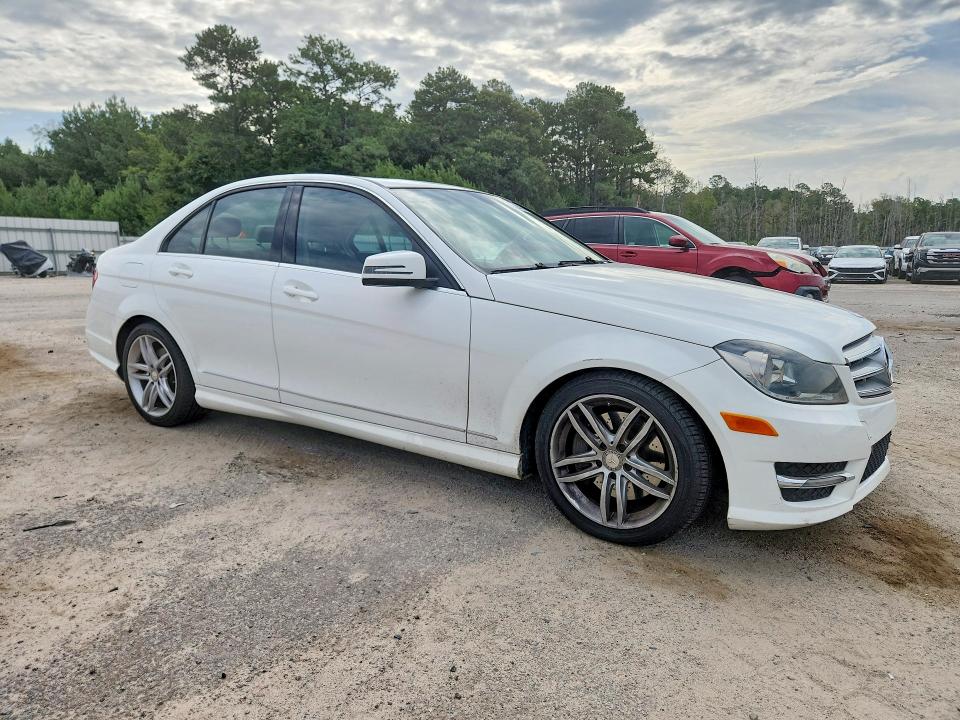 Photo 4 from auction – 2013 MERCEDES-BENZ C with VIN WDDGF8AB6DR271678