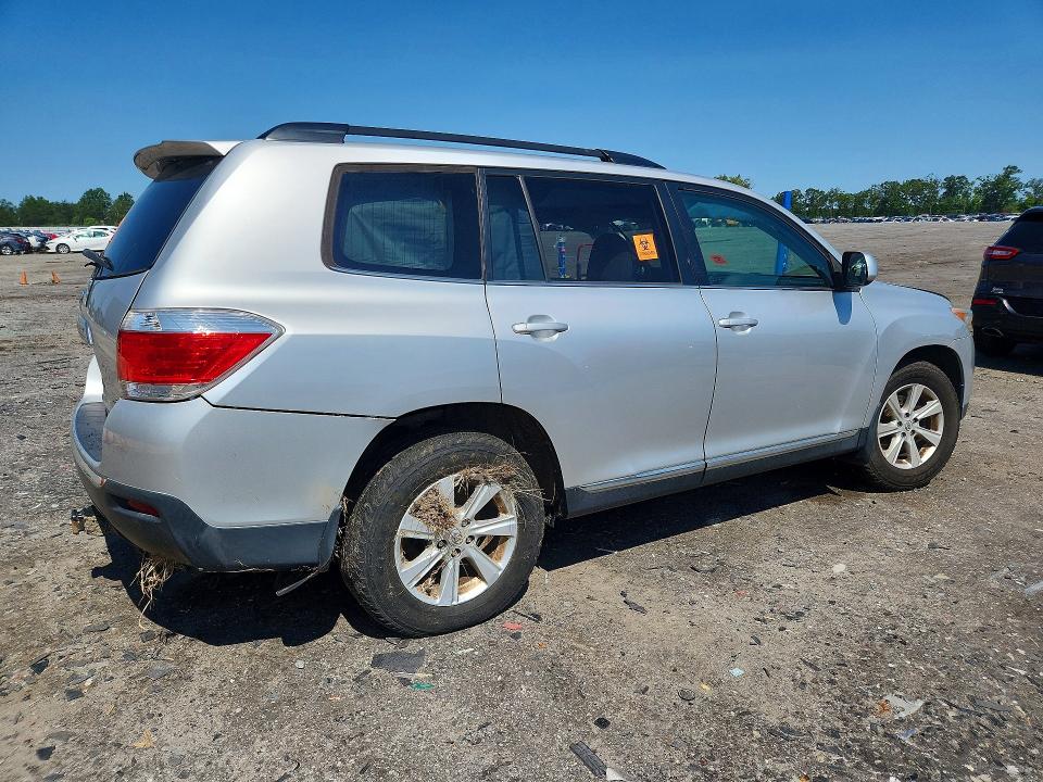 Photo 3 from auction – 2012 TOYOTA HIGHLANDER with VIN 5TDBK3EH6CS117442