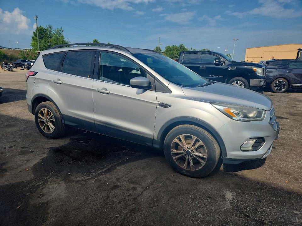 Photo 4 from auction – 2017 FORD ESCAPE with VIN 1FMCU9GD0HUC70084