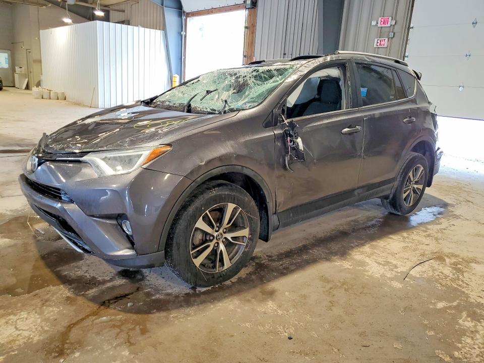 Фото 1 с аукциона – 2018 TOYOTA RAV4 с VIN 2T3RFREV8JW722277