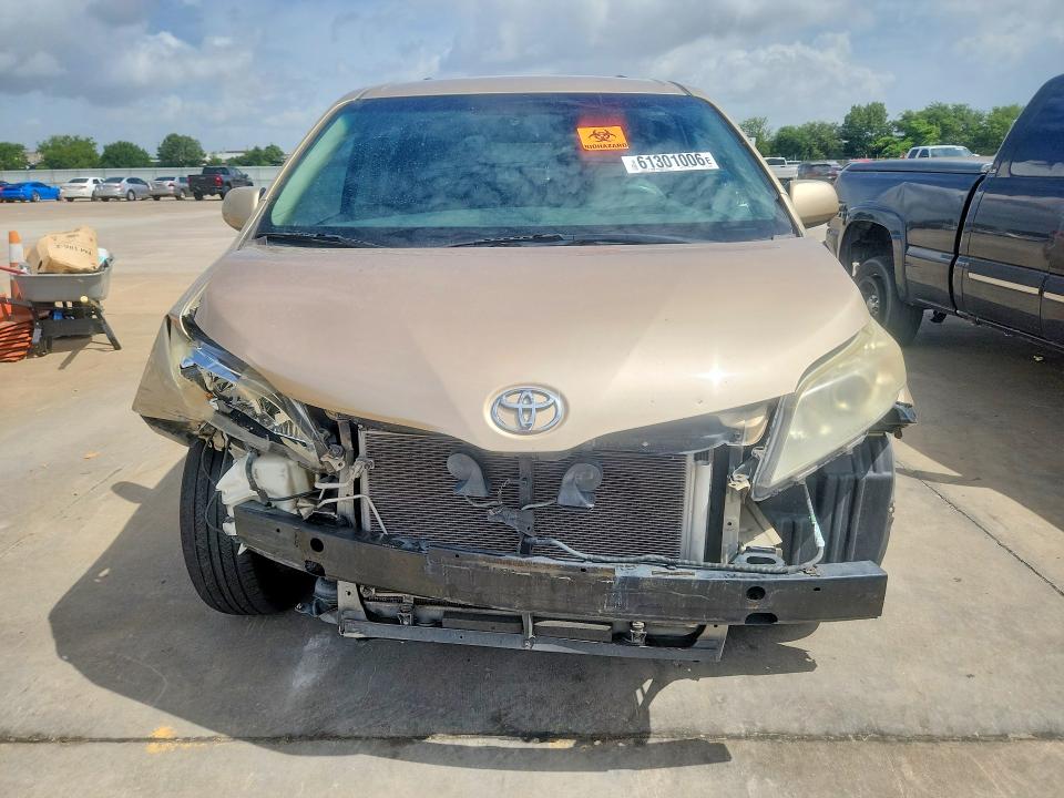 Photo 5 from auction – 2011 TOYOTA SIENNA with VIN 5TDKK3DC6BS089484