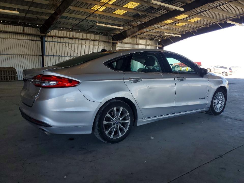 Фото 3 с аукциона – 2017 FORD FUSION с VIN 3FA6P0LU4HR266286