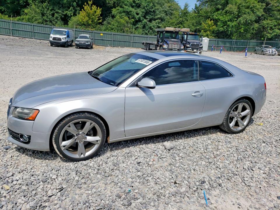 AUDI A5 2011 مع رقم تعريف المركبة WAULFAFR0BA067666 - صورة من المزاد