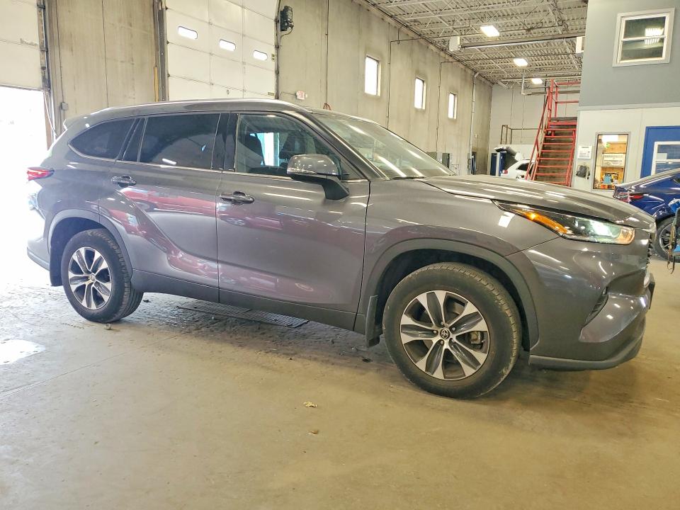 Photo 4 from auction – 2021 TOYOTA HIGHLANDER with VIN 5TDGZRBH7MS116519