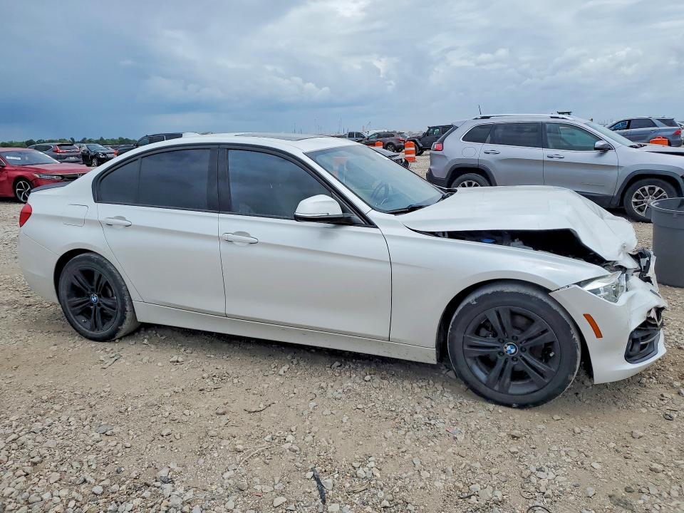 Photo 4 from auction – 2016 BMW 328 with VIN WBA8E9G52GNU28155