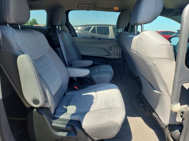Photo 11 from auction – 2022 TOYOTA SIENNA with VIN 5TDKSKFC0NS054712