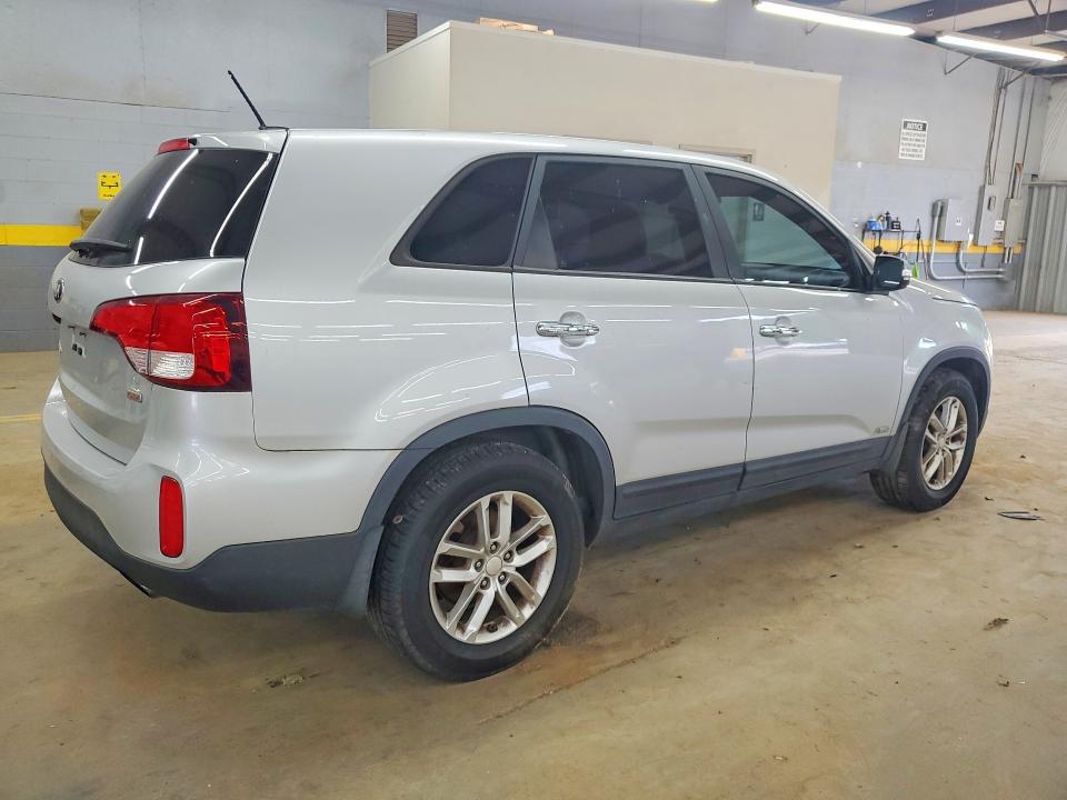 Photo 3 from auction – 2014 KIA SORENTO with VIN 5XYKTCA61EG429315