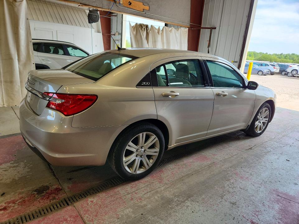 Photo 3 from auction – 2013 CHRYSLER 200 with VIN 1C3CCBBB9DN615092
