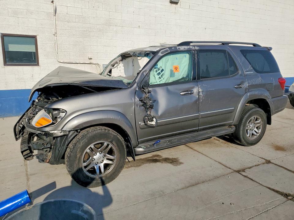 TOYOTA SEQUOIA 2005 with VIN 5TDBT48A05S233868 - Photo from auction