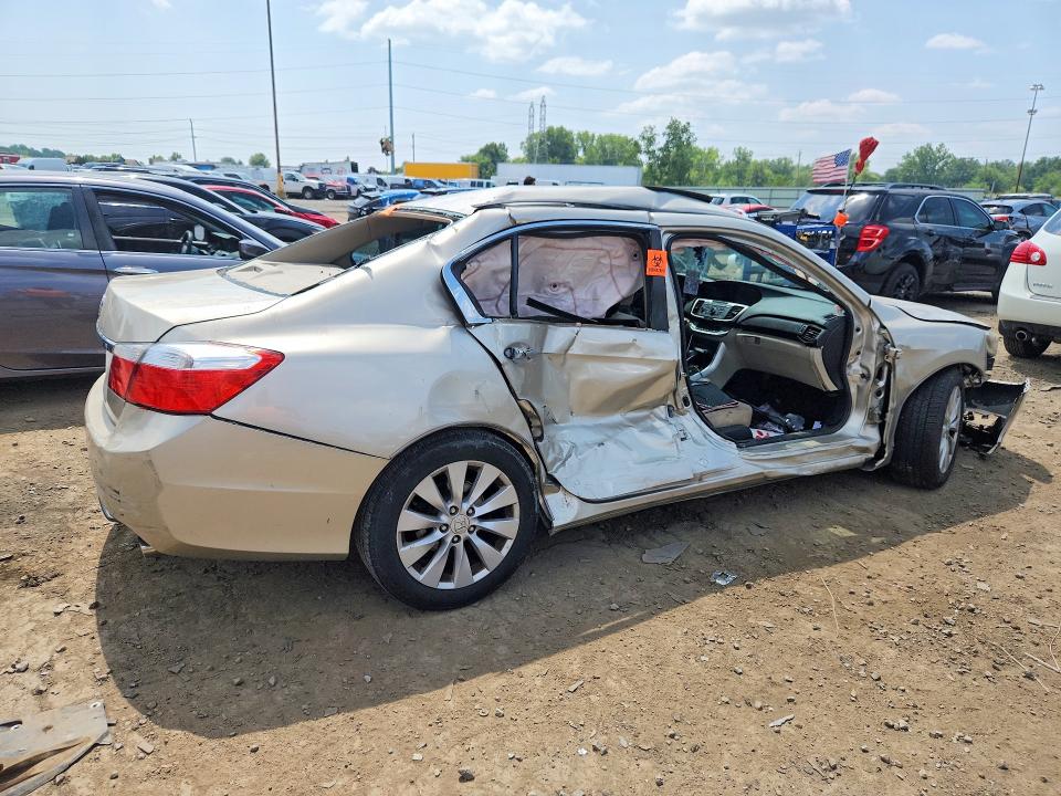 Photo 3 from auction – 2014 HONDA ACCORD with VIN 1HGCR2F70EA148915