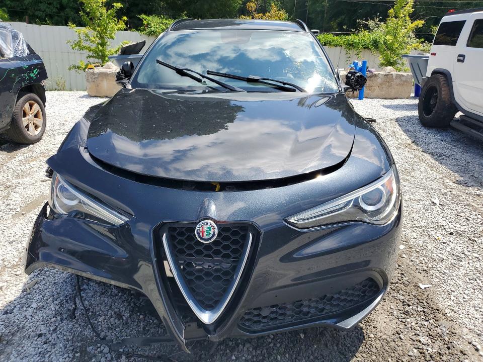 Photo 5 from auction – 2018 ALFA ROMEO STELVIO with VIN ZASFAKNN5J7B66957