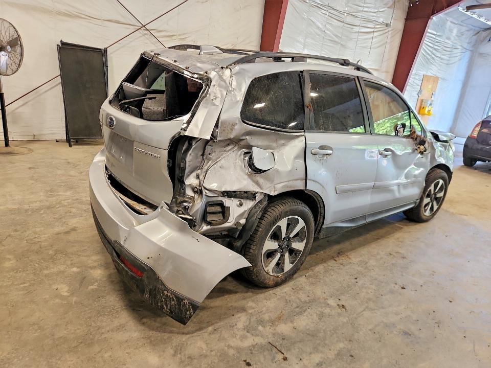 Photo 3 from auction – 2017 SUBARU FORESTER with VIN JF2SJAGC9HH499293