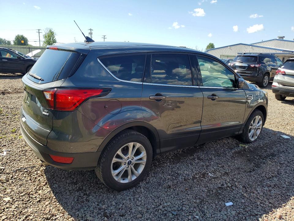 Photo 3 from auction – 2019 FORD ESCAPE with VIN 1FMCU9GDXKUA66500