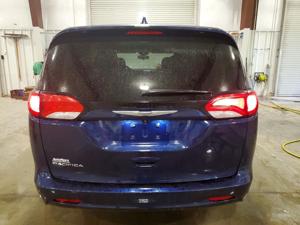 Photo 6 from auction – 2017 CHRYSLER PACIFICA with VIN 2C4RC1DG8HR588369