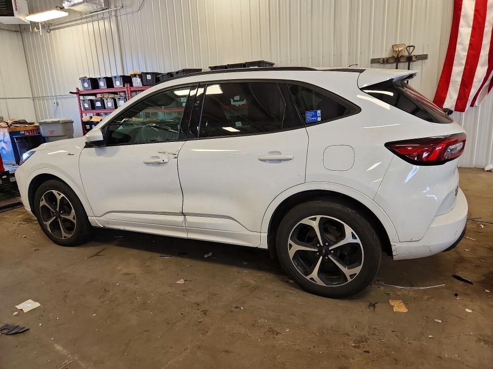 Photo 2 from auction – 2023 FORD ESCAPE with VIN 1FMCU9NA6PUB45744