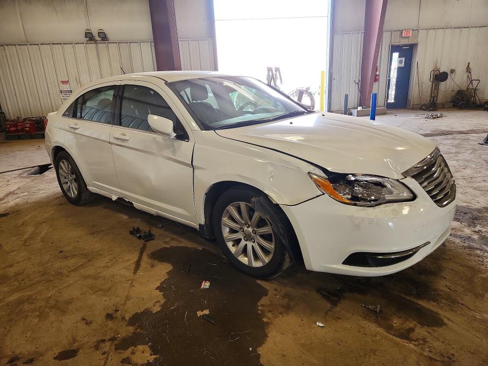 Photo 4 from auction – 2014 CHRYSLER 200 with VIN 1C3CCBAB9EN184921