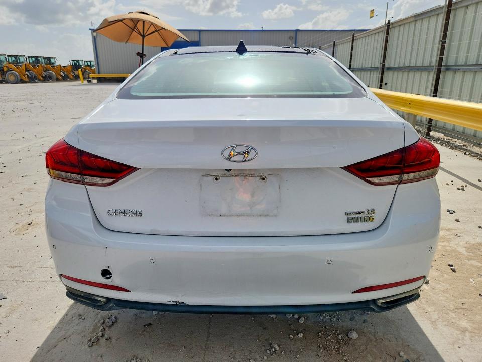 Снимка 6 от търг – 2015 HYUNDAI GENESIS с VIN KMHGN4JE9FU046831