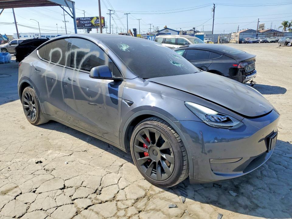 Photo 4 from auction – 2020 TESLA MODEL Y with VIN 5YJYGDEF1LF000114