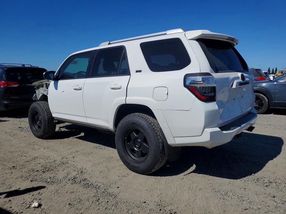 Photo 2 from auction – 2015 TOYOTA 4RUNNER with VIN JTEBU5JR5F5253832
