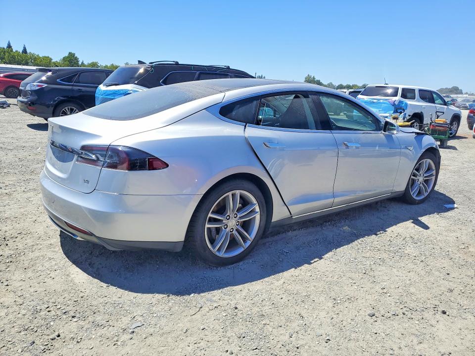 Photo 3 from auction – 2013 TESLA MODEL S with VIN 5YJSA1CN5DFP07170