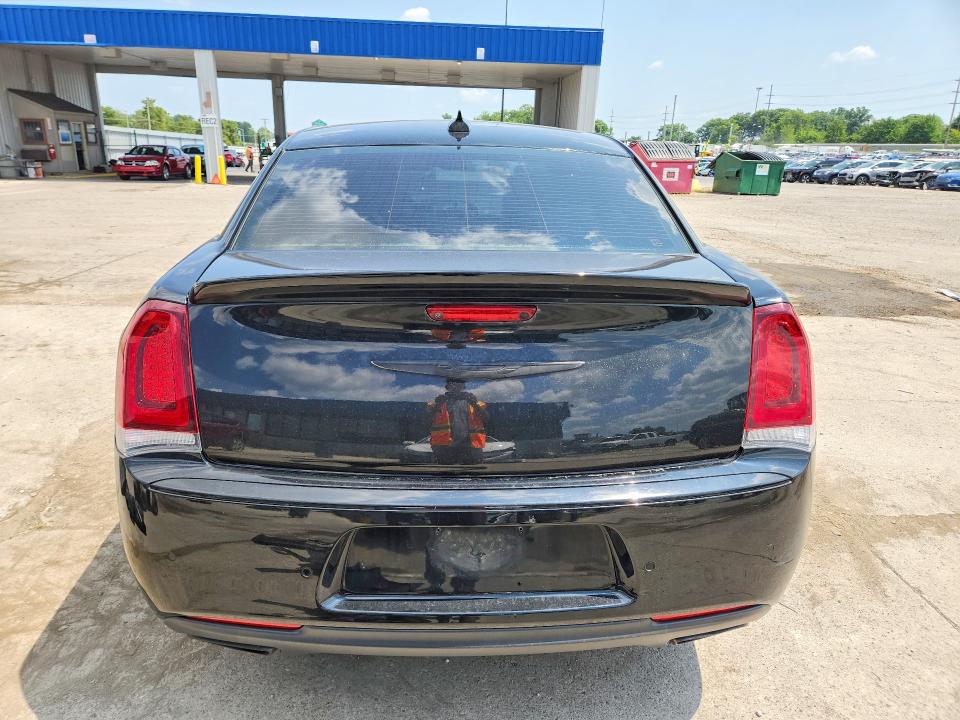 Photo 6 from auction – 2017 CHRYSLER 300 with VIN 2C3CCAGG3HH651311