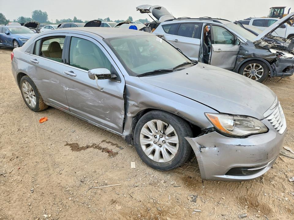 Photo 4 from auction – 2014 CHRYSLER 200 with VIN 1C3CCBAB0EN122128