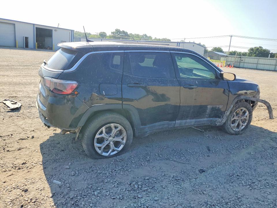 Photo 3 from auction – 2024 JEEP COMPASS with VIN 3C4NJDAN3RT136126