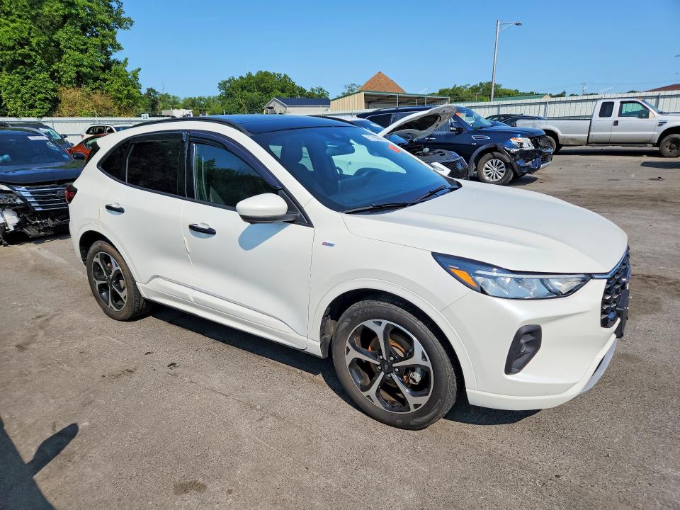 Photo 4 from auction – 2023 FORD ESCAPE with VIN 1FMCU9NAXPUA96273