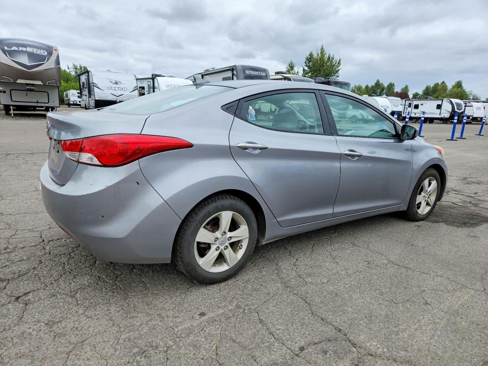 Photo 3 from auction – 2013 HYUNDAI ELANTRA with VIN KMHDH4AE4DU486995