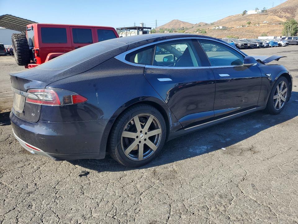Photo 3 from auction – 2014 TESLA MODEL S with VIN 5YJSA1S17EFP32698