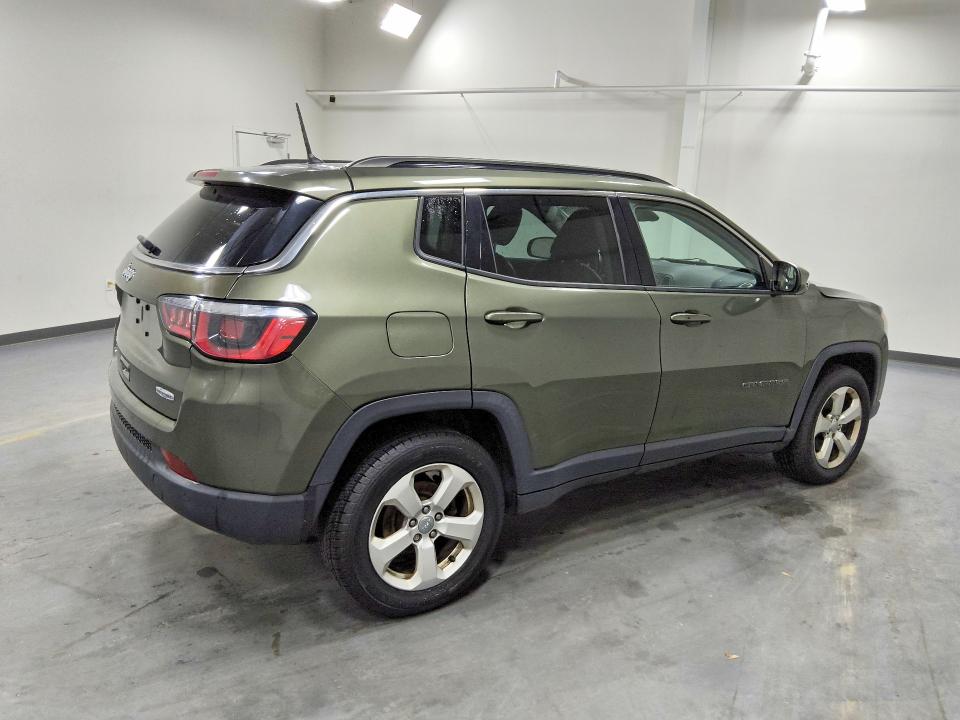 Photo 3 from auction – 2017 JEEP COMPASS with VIN 3C4NJDBBXHT672140
