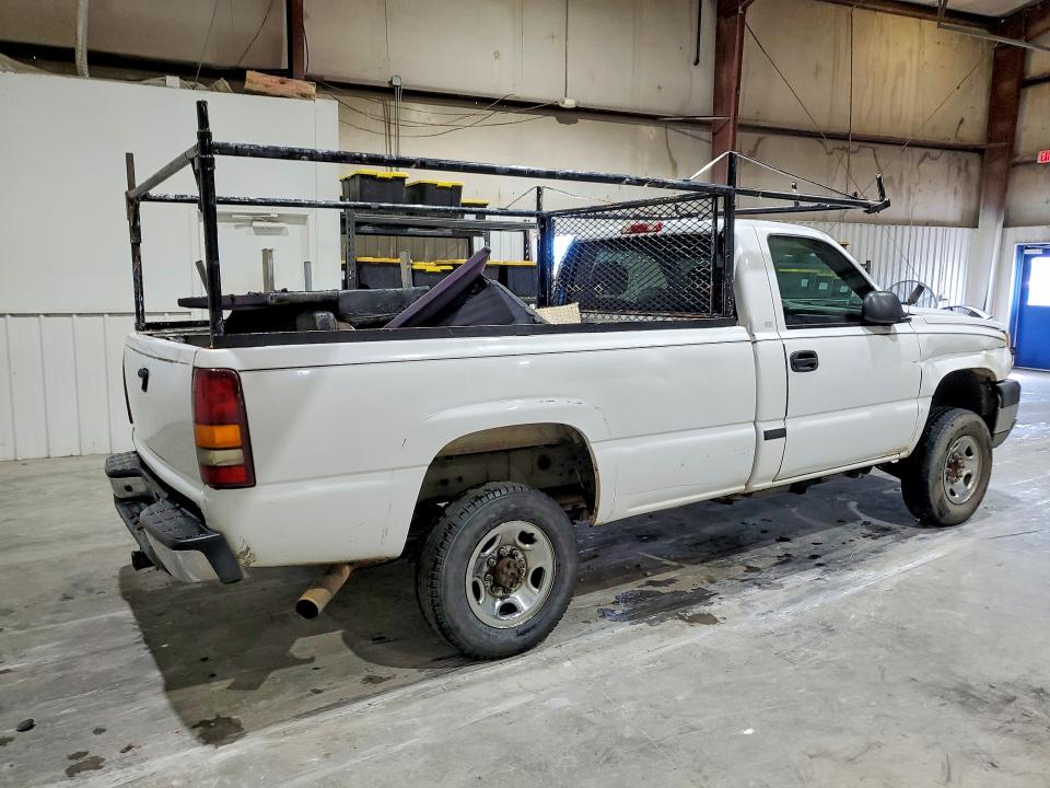Photo 3 from auction – 2006 CHEVROLET SILVERADO with VIN 1GCHC24UX6E153452